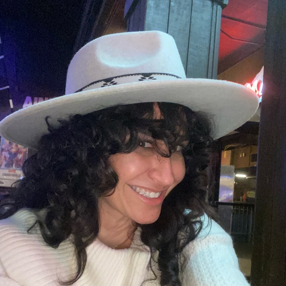 Meet your Posher, Valerie - Picture 1 of 1